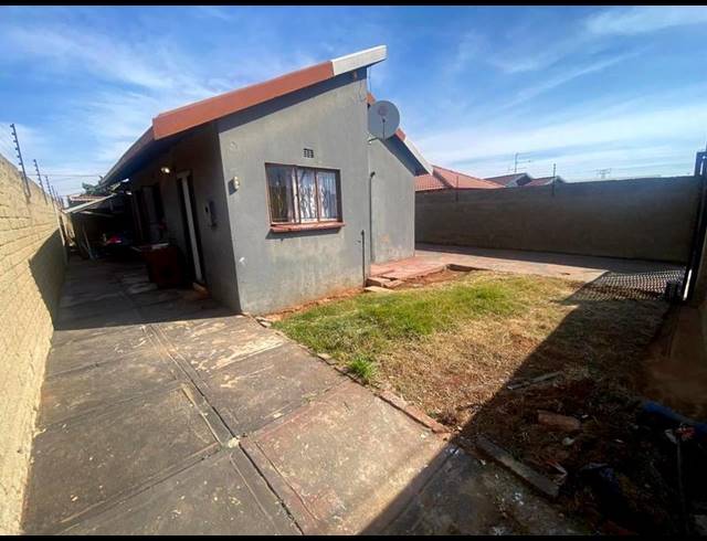 2 BEDROOM PROPERTY TO RENT IN PROTEA NORTH